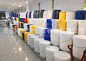吉安容器一樓涂料桶、機(jī)油桶展區(qū)